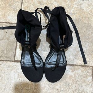 Chinese laundry wrap sandal. Very stylish and can be worn as causual or dress